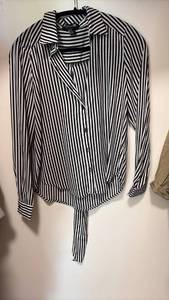 lot 60494 image: Forever 21 Black and White Striped Button-Up Shirt - Retail $8