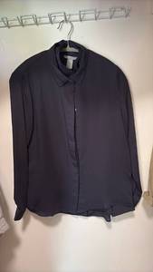 lot 60504 image: H&M Navy Blue Button-Up Dress Shirt Size 42 - Retail $15
