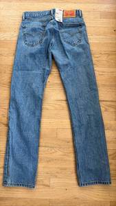 lot 60516 image: Levis 505 Regular Fit Blue Jeans - Retail $25