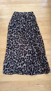 lot 60523 image: Doe & Rae Leopard Print Maxi Skirt Size Small - Retail $15