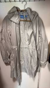 lot 60531 image: Simply Vera Vera Wang Light Gray Hooded Windbreaker Jacket Size M - Retail $15
