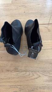 lot 60548 image: Stevies Black Leather Ankle Boots Size 5 - Retail $25