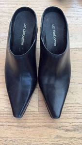 lot 60556 image: Liz Claiborne Black Leather Pointed Toe Mules - Retail $15