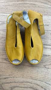 lot 60561 image: Yellow Leather Slingback Sandals with Open Toe size 6 - Retail $25