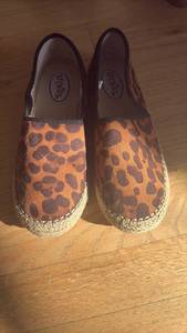 lot 60564 image: Steve Madden Leopard Print Espadrille Slip-On Shoes size 4 - Retail $25