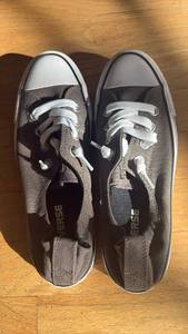 lot 60567 image: Converse All Star Low Top Canvas Sneakers size 7 - Retail $25