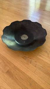lot 60579 image: Black Metal Ruffled Edge Bowl (Heavy) - Retail $15
