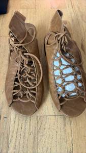 lot 60584 image: Brown Leather Gladiator Sandals with Lace-Up Design size 6.5 - Retail $25