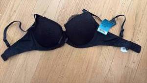 lot 60597 image: Black Lace Push-Up Bra with Adjustable Straps 34C - Retail $15