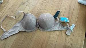 lot 60599 image: Beige Lace Underwired Bra with Tags 34C - Retail $15