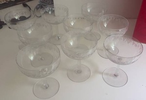 lot 60605 image: Etched Glass Dessert Bowl Set with Stems - Retail $25