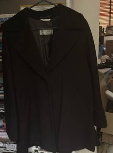 lot 60606 image: Max Mara Black Wool Coat Made in Italy - Retail $150