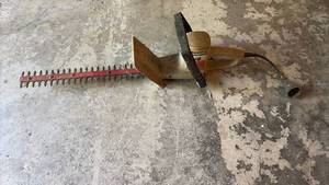 lot 52069 image: Craftsman 18 Electric Hedge Trimmer - Retail $25