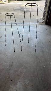 lot 52080 image: Black Metal Wire Plant Stands Set of 2 - Retail $25
