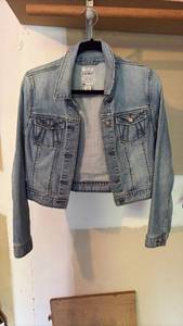 lot 52082 image: Old Navy Stretch Denim Jacket size 8 - Retail $15
