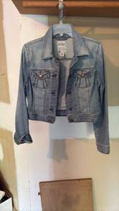 lot 52083 image: Old Navy Blue Denim Jacket size 8 - Retail $15
