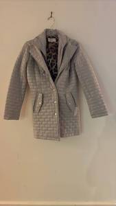 lot 52102 image: Laundry by Shelli Segal Grey Quilted Hooded Coat - Retail $25
