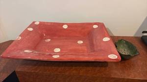 lot 52103 image: Red Polka Dot Square Serving Tray with Green Leaf Bowl - Retail $25