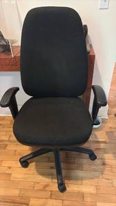lot 52111 image: Black Ergonomic Executive Office Chair - Retail $75