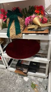 lot 52130 image: Mixed Home Decor and Kitchen Items Collection - Retail $25