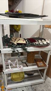 lot 52132 image: Mixed Home Decor and Collectibles Lot - Retail $25