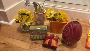 lot 52144 image: Mixed Home Decor Collection with Pottery and Accessories - Retail $25
