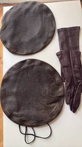 lot 52165 image: Banana Republic Italian Leather Berets and Long Gloves Set - Retail $45