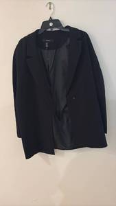lot 52174 image: Forever 21 Black Blazer Size Small - Retail $15