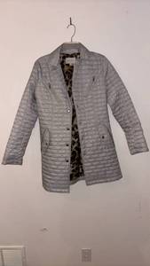 lot 52183 image: Laundry by Shelli Segal Grey Quilted Jacket with Leopard Print Lining - Retail $25
