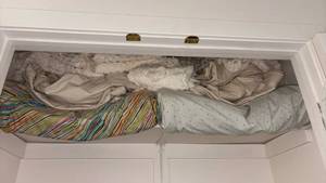 lot 52192 image: Mixed Bed Linens and Textiles Collection - Retail $15