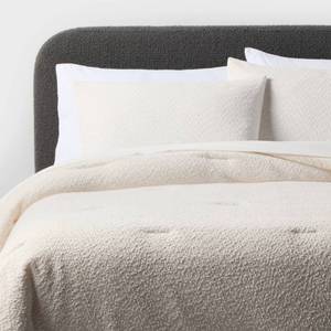 lot 17833 image: King Boucle Comforter Set Ivory - Threshold�� - Retail $79
