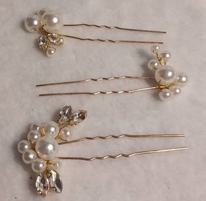 lot 2652 image: Pearl and Crystal Hair Pin Set
