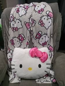 lot 3481 image: Hello Kitty Womens Pajama Set with Pillow
