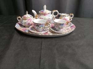 lot 3519 image: Floral Porcelain Tea Set with Gold Trim