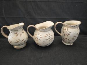 lot 3171 image: Temptons Ceramic Floral Pitcher Set