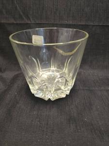 lot 3180 image: Cut Glass Serving Bowl