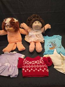 lot 3185 image: 1980s Cabbage Patch Kids Dolls with Clothing Set