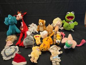 lot 3186 image: Mixed Character Plush Toy Collection
