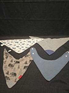 lot 3193 image: Baby Bandana Bibs Set with Teething Corner