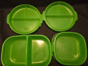 lot 2039 image: Green Divided Microwave Plates Set
