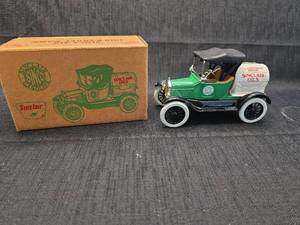 lot 4259 image: Sinclair 1918 Barrel Bank 75th Anniversary Edition Die Cast Truck
