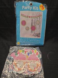 lot 4272 image: Hello Summer Party Decoration Kit with Banner and Paper Fans