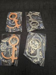 lot 4273 image: Metal Dragon and Female Symbol keyring Set