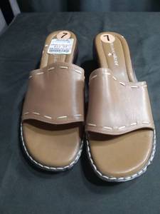 lot 3408 image: Naturalizer Brown Leather Slide Sandals