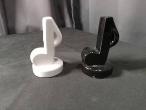 lot 4405 image: Ceramic Musical Note Salt and Pepper Shaker Set
