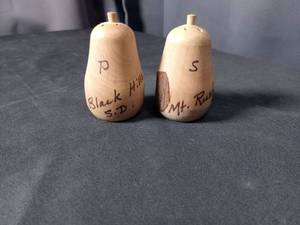 lot 4407 image: Black Hills South Dakota Wooden Salt and Pepper Shakers Set