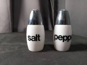 lot 4411 image: White Ceramic Salt and Pepper Shaker Set