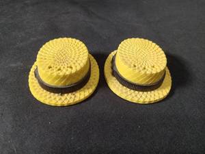 lot 4412 image: Yellow Miniature Straw Hats with Brown Ribbon Band salt and pepper shaker set