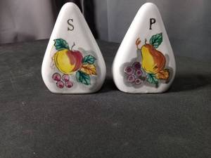 lot 4419 image: Ceramic Salt and Pepper Shakers with Fruit Design