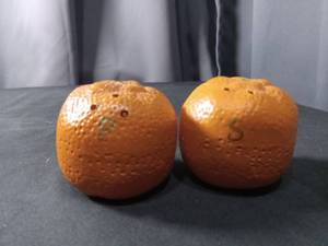 lot 4420 image: Ceramic Orange Salt and Pepper Shakers Set